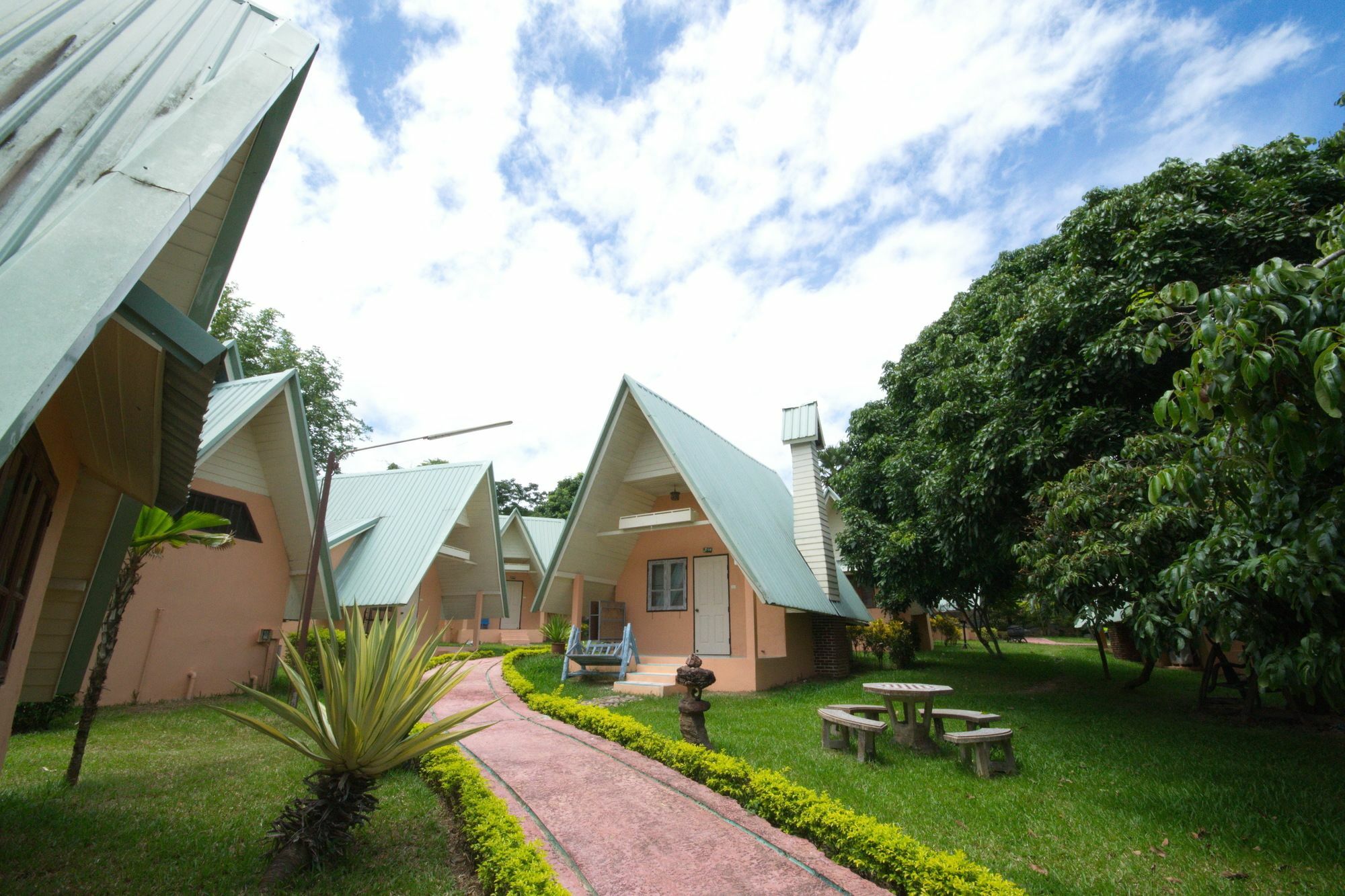 Touch Star Resort - Doi Inthanon Chom Thong Buitenkant foto